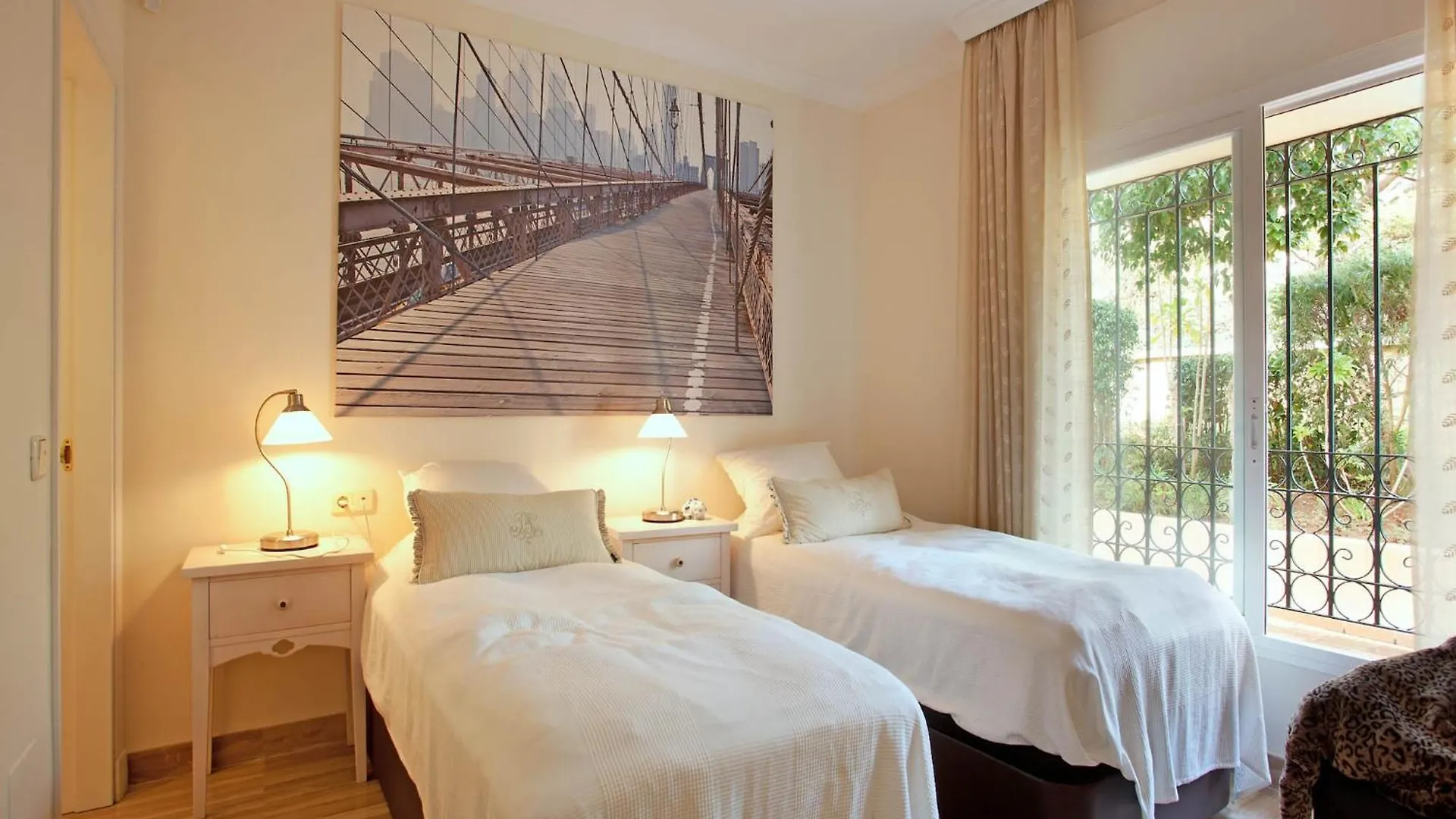 Charming Apartment With Pool Marbella