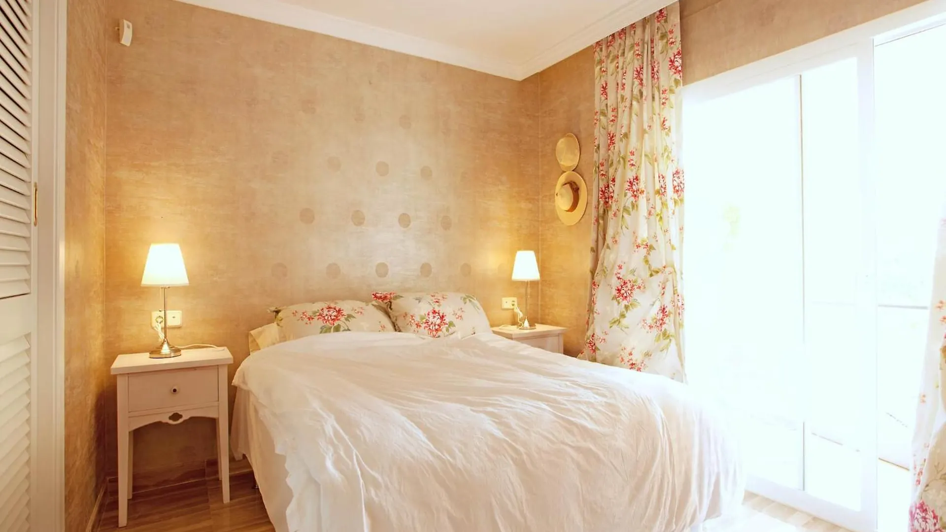 Charming Apartment With Pool Marbella