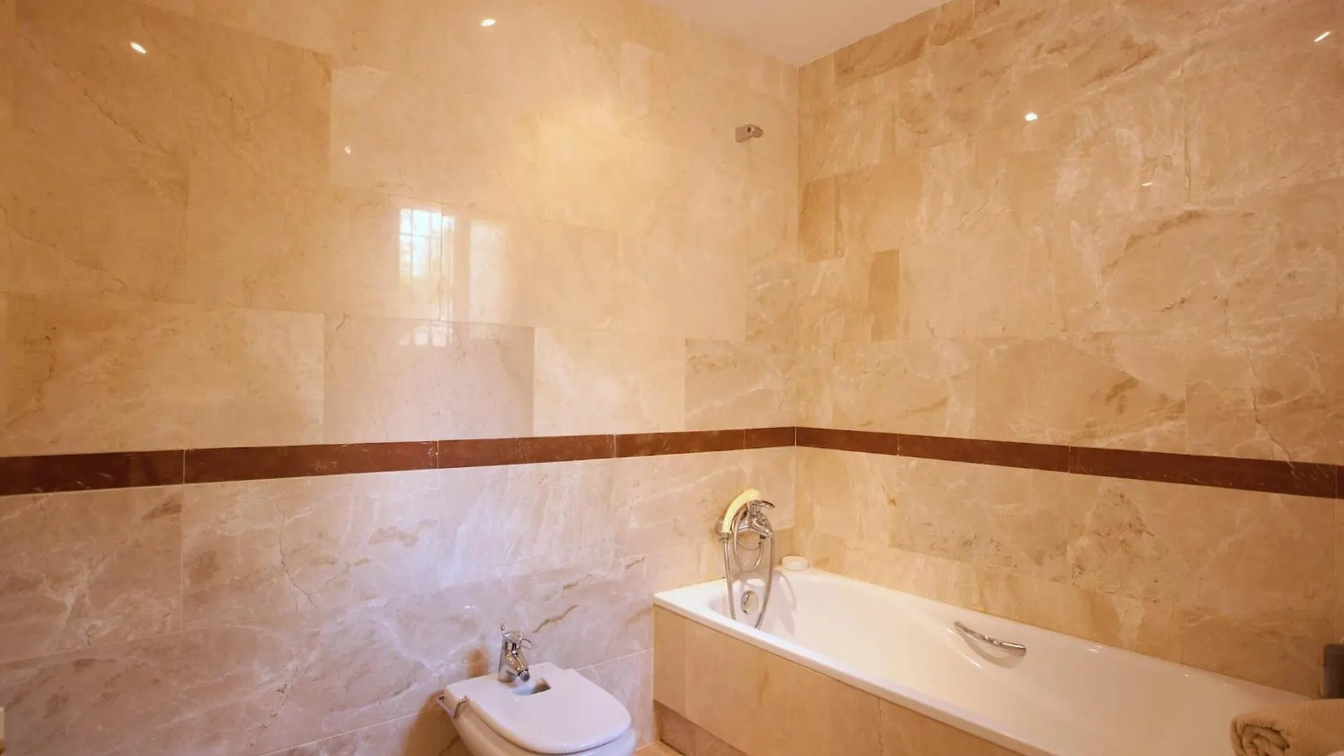 Charming Apartment With Pool Marbella