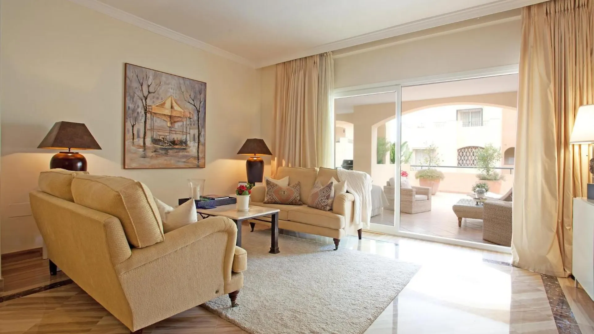 Charming Apartment With Pool Marbella